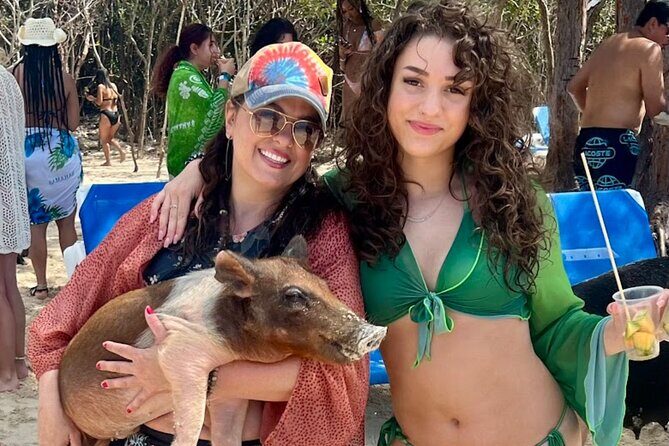 4hr Private Tour Island Hop Snorkel w/ Turtles & Sip Bahama Mamas - Sandy Cay on Gilligan’s Island Time: Beach Wandering, Not Just a Photo Stop