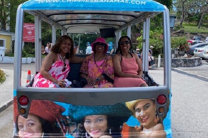 CHIPPIES BAHAMAS Island Tours : Feel The Culture - Atlantis photo moments and Bush tea sampling: two very different stops, one consistent theme