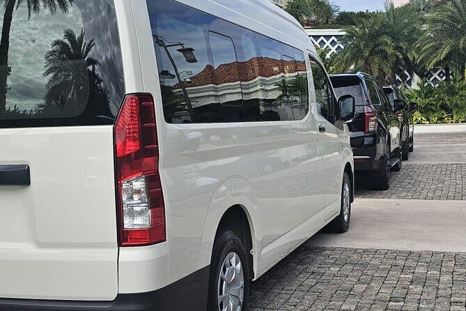 Custom Family and Small Group Transfers for Comfortable Journeys - Why a 10-Passenger Minivan Transfer Works So Well in Nassau