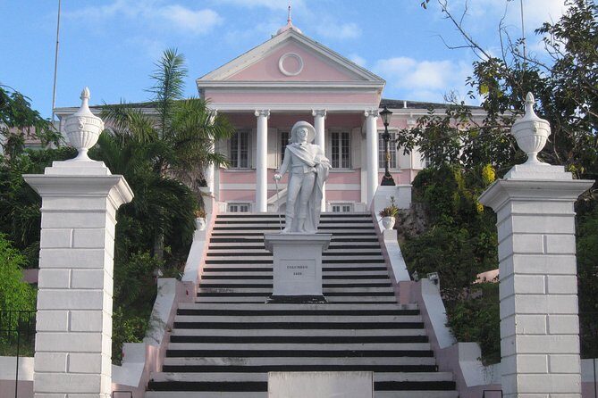 Dilly Dally Walking Tour of Nassau Attractions - Straw Market Finish: Shop With a Plan