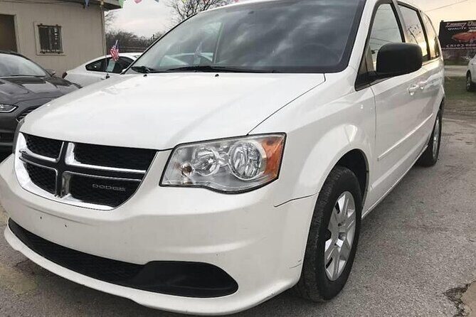 Direct Private Airport Transfer four or more Persons (one way) - Where you’re headed: hotel or Air B&B across Nassau