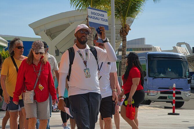 Discover Nassau Sightseeing Tour plus Atlantis Resort Visit - Government House and Gregory’s Arch: Photo Stops with a Story