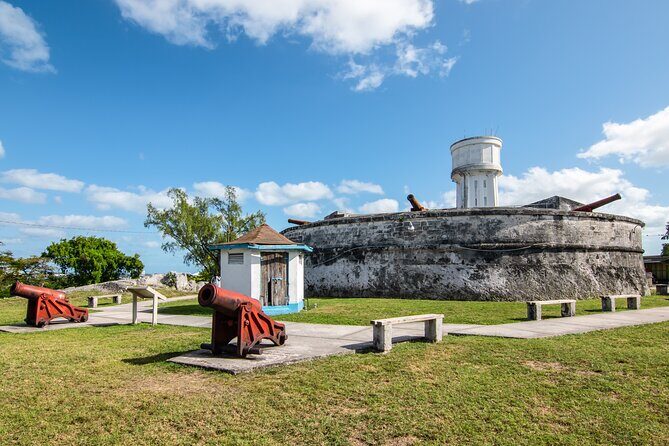 Discover Nassau Sightseeing Tour plus Atlantis Resort Visit - The Drive to Paradise Island: Views and Neighborhood Color