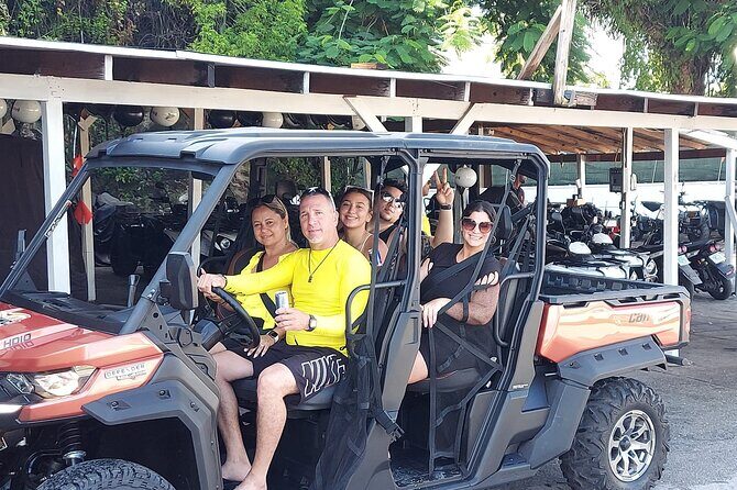 Nassau Adventure: Jeep Rental with Bluetooth Speaker - Driving Nassau Left-Side Style in a Rugged Jeep
