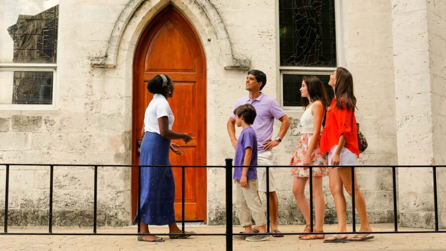 Nassau: Bites and Sites Food and Cultural Walking Tour - Strolling Downtown Nassau: Architecture, Flora, and Colonial Clues