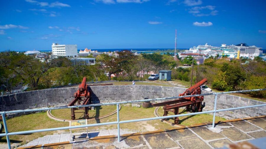 Nassau City Tour: Discover the Charms of Old Charles Town - Meeting at the Cruise Terminal and Settling Into the AC Bus