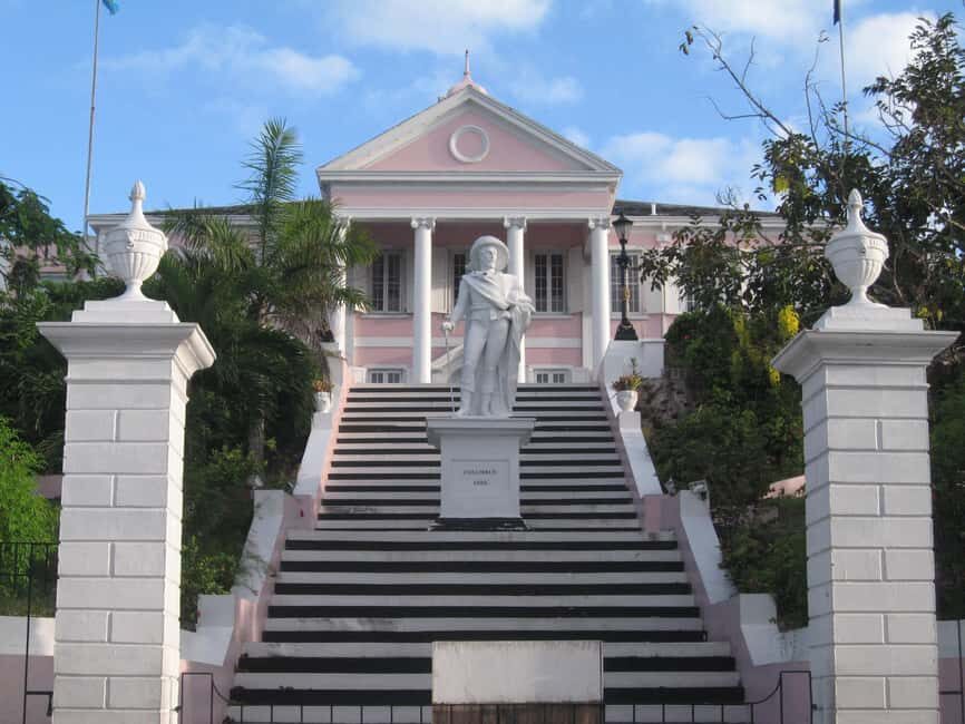 Nassau: Cultural Walking Tour of Downtown Nassau Attractions - Finding the meeting point at Bay St and East St (especially from a cruise)