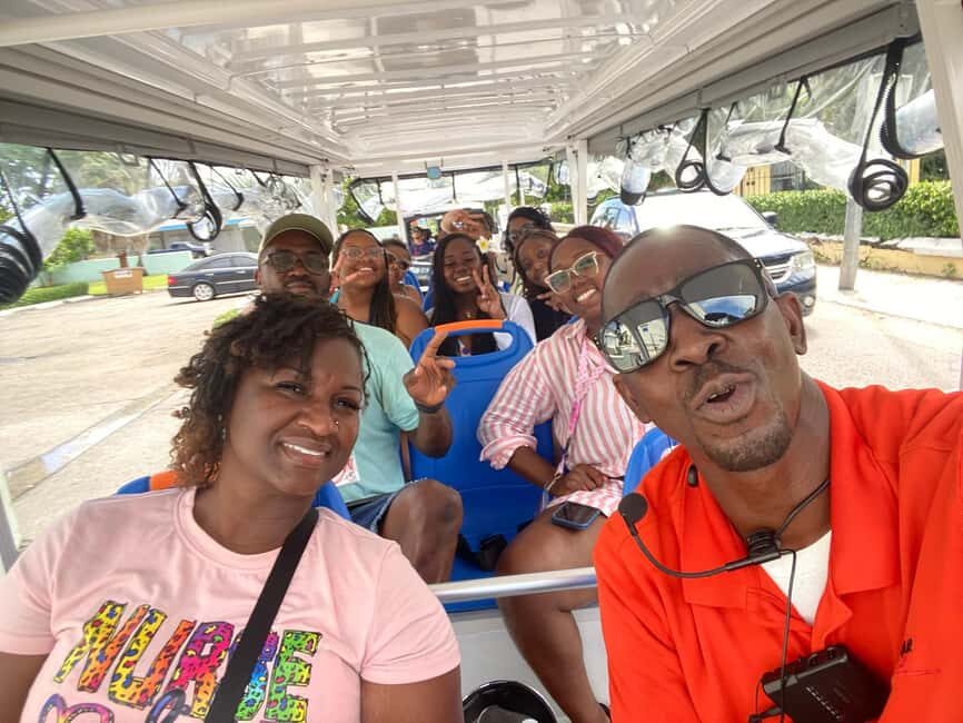 Nassau: Electric Bus Tour with Food & Drink Samples - The Rum Cake Factory: Nassau flavor with a rum-marinating twist