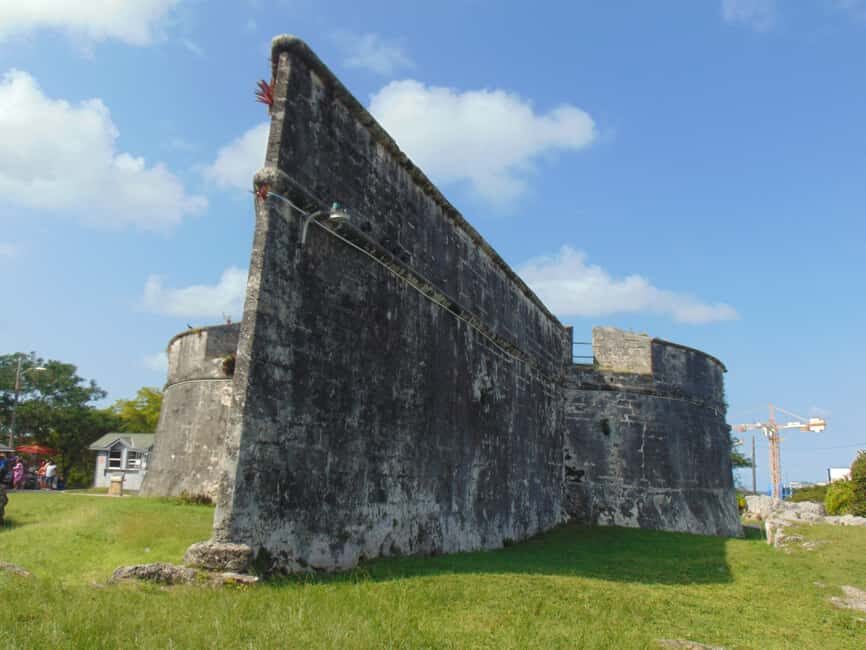 Nassau: Private and Personalized Island Tour - Price and logistics for a private group up to 3
