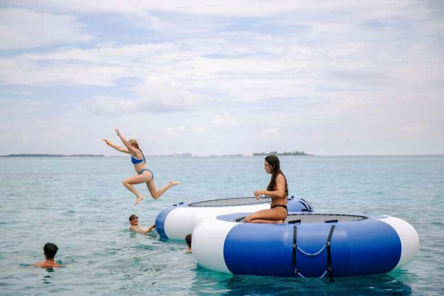 Nassau: ROSE ISLAND PERFECT BEACH DAY GROUP GETAWAY - Rose Island Beach Day from Nassau: short, sunny, and easy