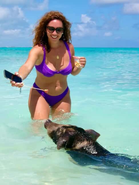 Nassau: Swimming Pigs and Private Beach Club Trip with Lunch - Leaving Nassau: pickup options and the ferry to Rose Island