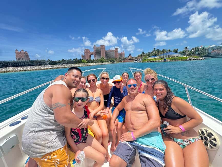 Nassau: Swimming Pigs and Turtles Boat Tour with Snorkeling - Athol Island: swimming pigs without turning it into chaos
