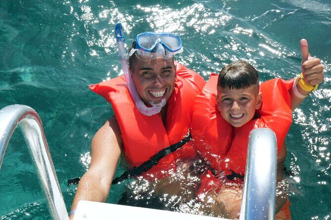 Nassau Swimming Pigs: Snorkeling, Lunch & Private Beach Club - Plated lunch and unlimited rum punch: where value really shows up