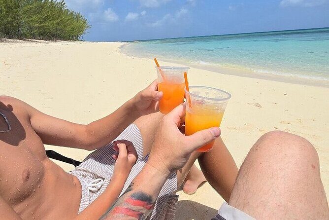 Nassau's Exclusive Kayaking Snorkeling Beach Adventure (6 Max) - Kayaking Setup: Sit-On-Top Comfort and a Tandem-Friendly Plan