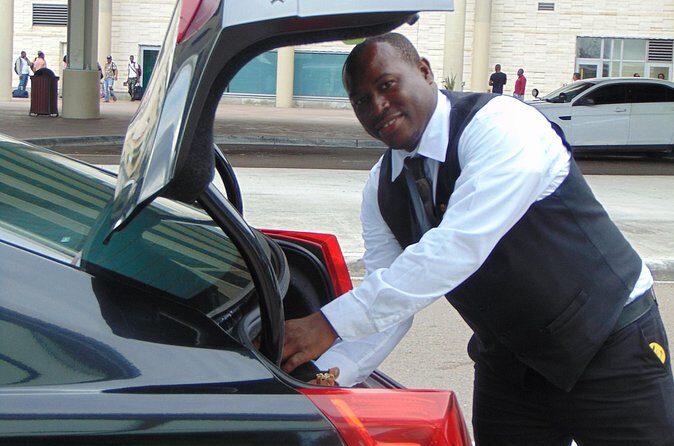 One Way Private Bahamas Airport Transportation with Free Wifi - Family-friendly details: car seats, boosters, and a calmer start