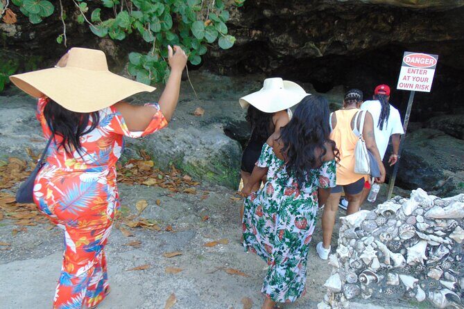 Private Guided Island Tour in Nassau Bahamas -Free Wifi & Drinks - Drinks, Snacks, WiFi, and the Comfort Factor