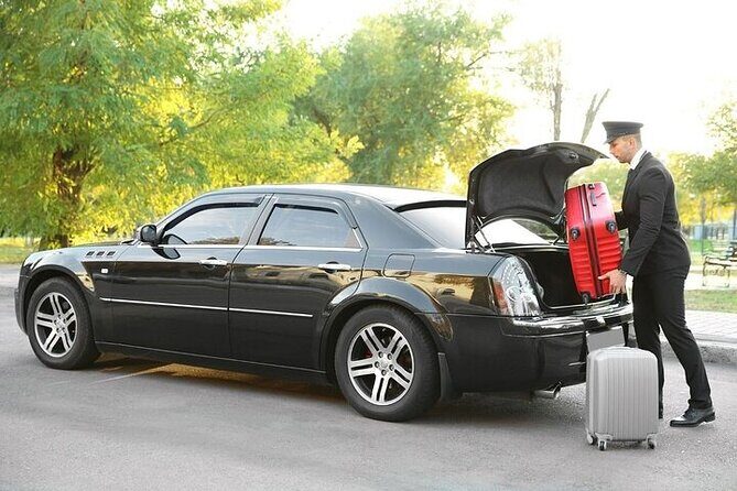 Private One-way Transfer Lynden Pindling Airport To Nassau - The Real Job: Getting From NAS to Nassau Fast