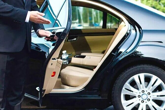 Private One-way Transfer Lynden Pindling Airport To Nassau - Communication That Helps (Especially With Names Like Martina and Jhon)