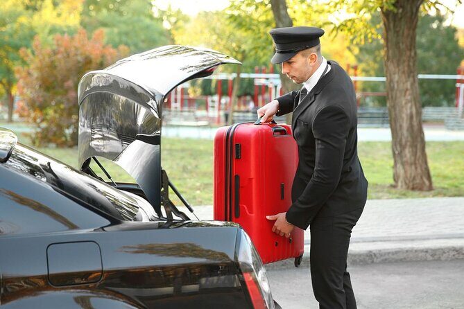 Private One-way Transfer Lynden Pindling Airport To Nassau - The One Possible Drawback: Finding the Car and Avoiding Pickup Confusion