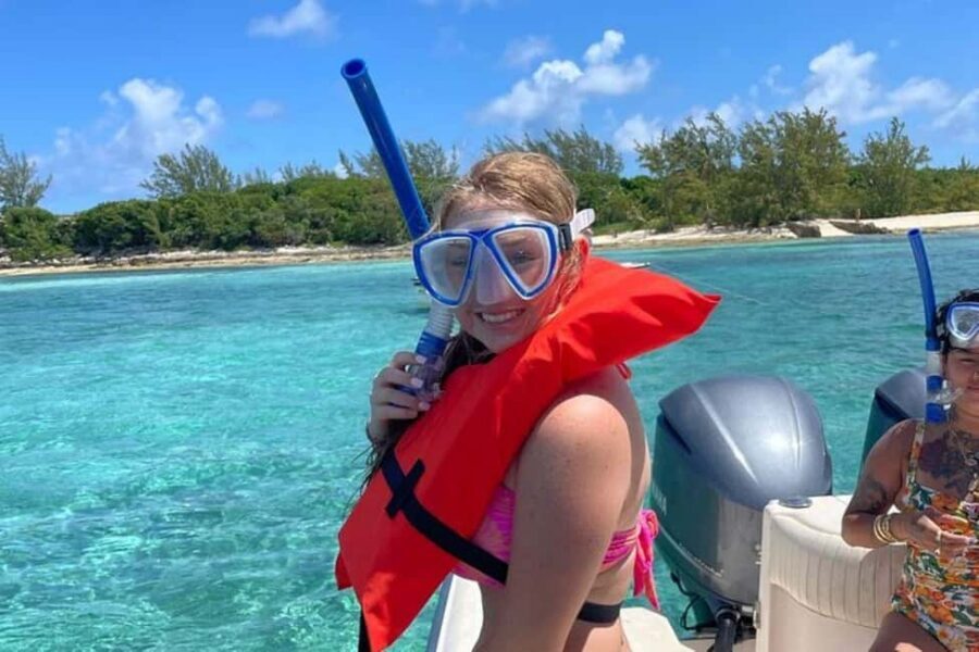 Rose Island Adventure: Turtle, Swim and Snorkel - Getting There: Señor Frog’s pier and the speedboat rhythm
