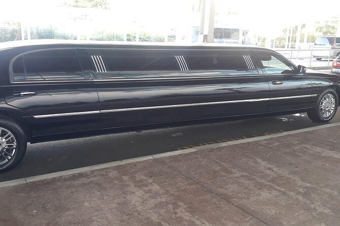 Round Trip Nassau Airport ARRIVAL (NASSAU LIMOUSINE) - Inside the limousine: fit, luggage rules, and why they matter