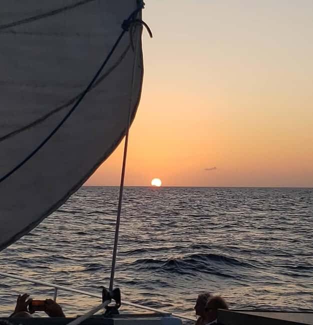 Sunset Cruise In Paradise - Paradise Island Harbor Cruise: 30 Minutes of Taking In the Scene